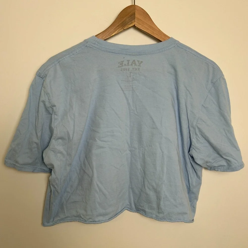 Yale Shirt Women Crop Top Size Large‎ Blue Graphic Print - Picture 3 of 5